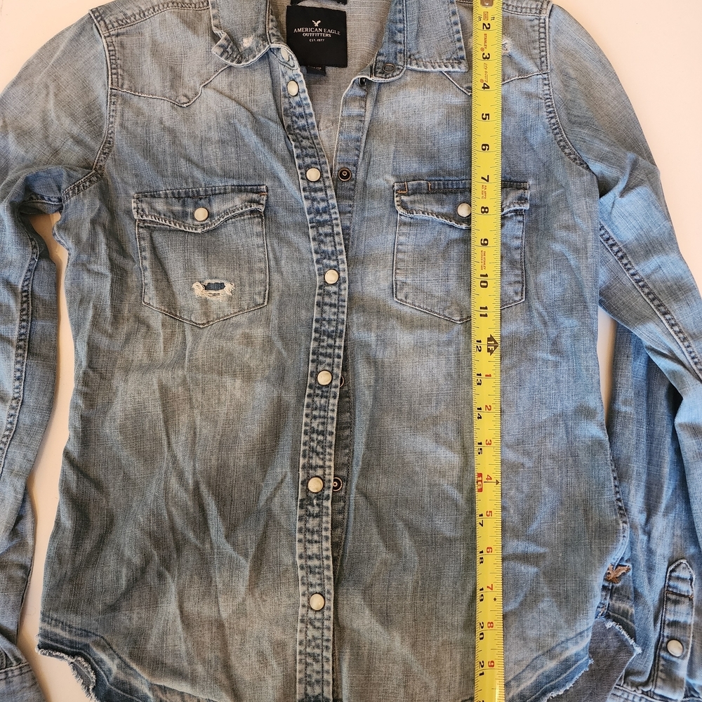 American Eagle Light Wash Denim Button-Up Shirt XS - Picture 6 of 8